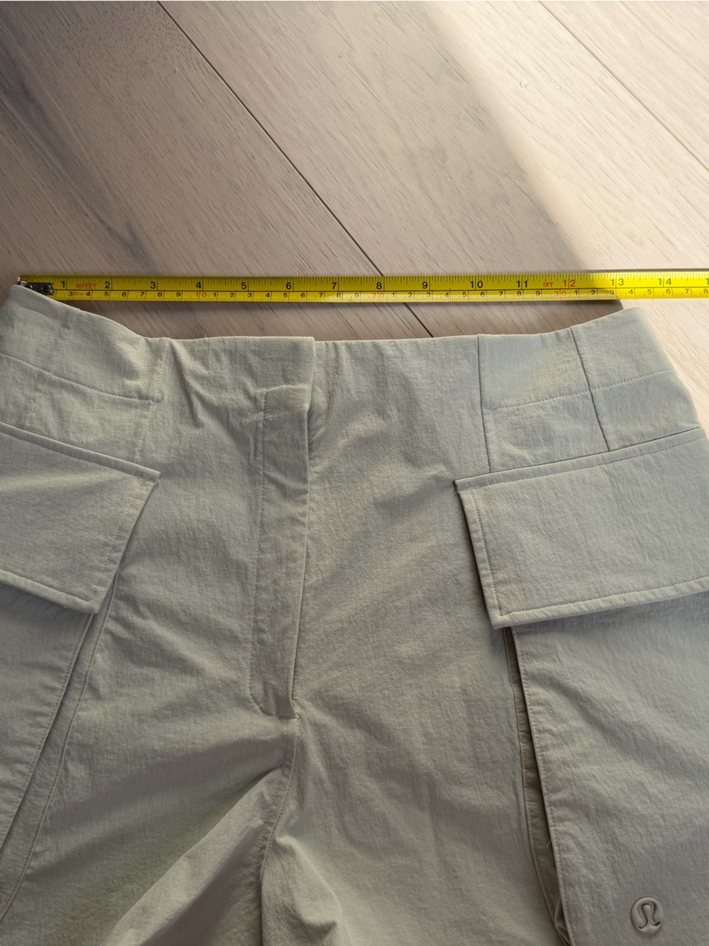 [Lululemon] Relaxed-Fit Super-High-Rise Cargo Short 4" size 6 - Picture 7 of 10
